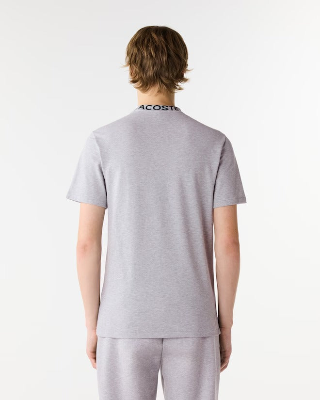 CAMISETA LACOSTE PIQUÉ ULTRALEVE COM GOLA JACQUARD