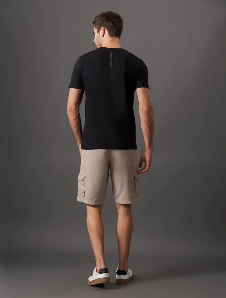 CAMISETA CALVIN KLEIN MASCULINA LOGO MINIMALISTA