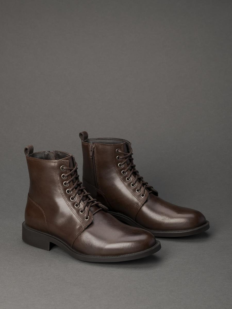 BOTA CALVIN KLEIN COTURNO CAFE