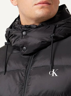 JAQUETA CALVIN KLEIN COM CAPUZ, CADARÇO E LOGO