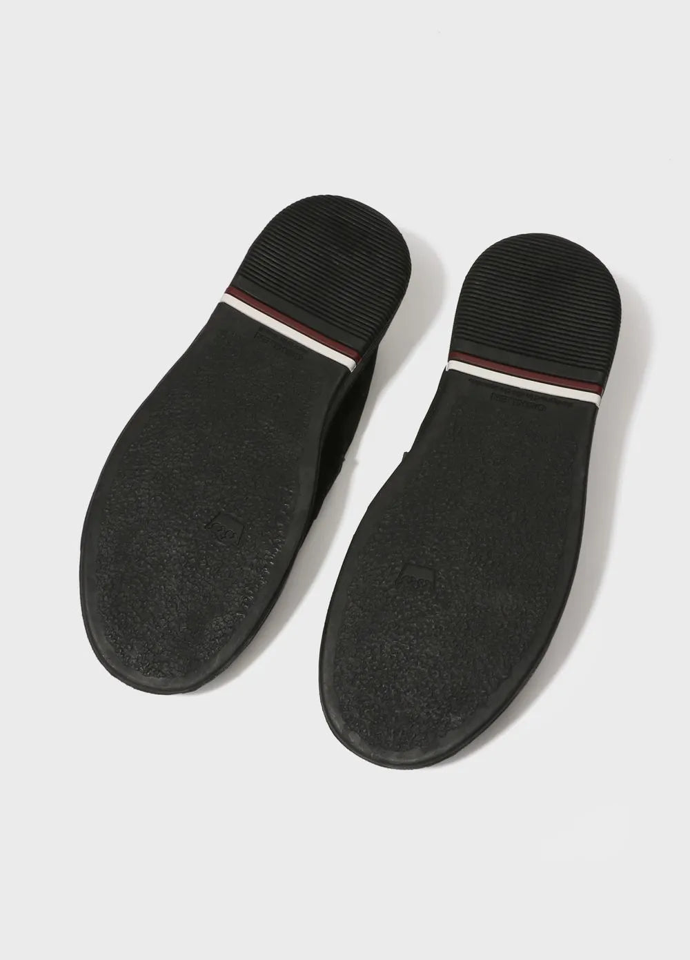 TENIS OSKLEN SOHO SLIP ON BLACK SOLE