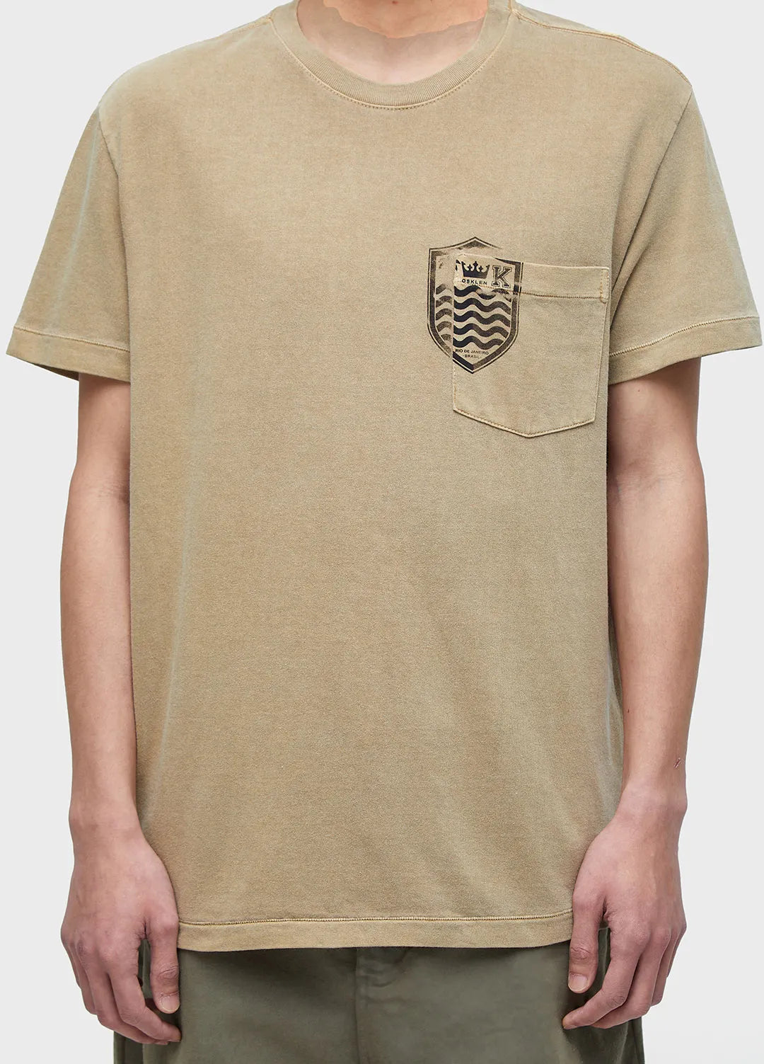 CAMISETA OSKLEN MASCULINA BOLSO BRASAO