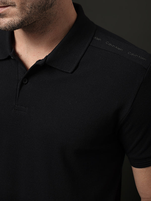 POLO CALVIN KLEIN MASCULINA SLIM RECORTE LOGO OMBRO