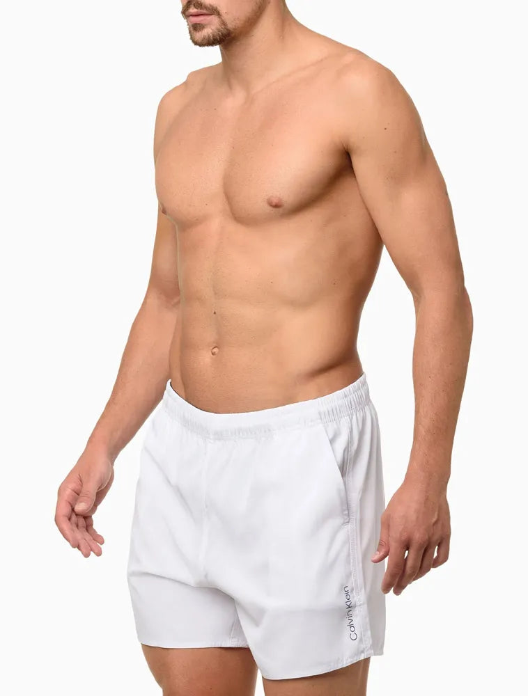 SHORT CALVIN KLEIN LISO COM LOGO LATERAL