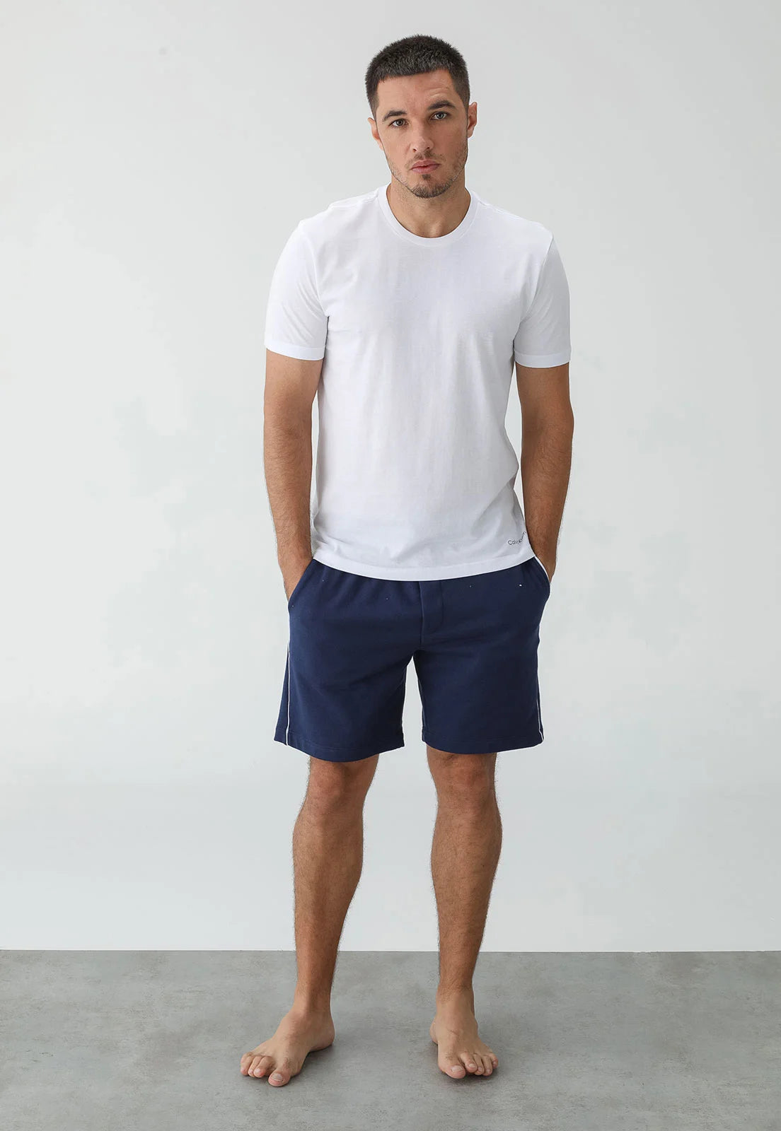 KIT CALVIN KLEIN 2 CAMISETAS BASICAS PRETO / BRANCO