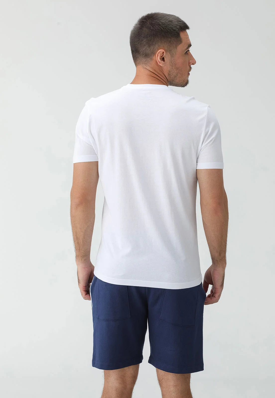 KIT CALVIN KLEIN 2 CAMISETAS BASICAS PRETO / BRANCO