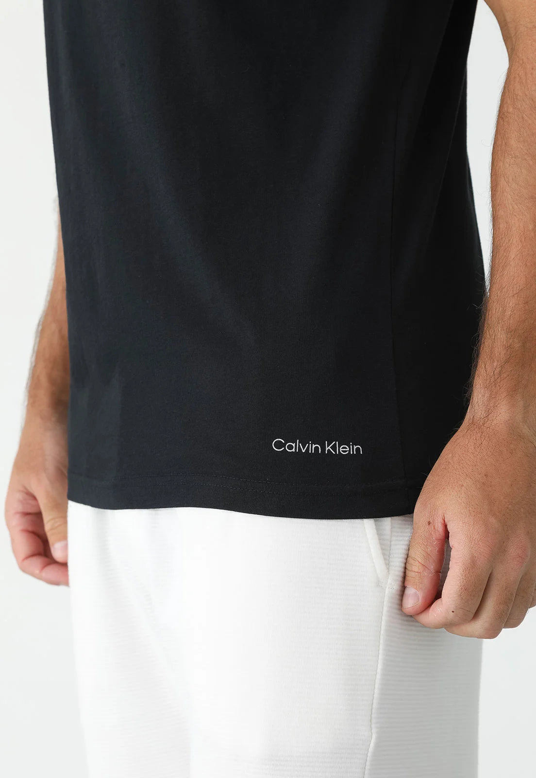 KIT CALVIN KLEIN 2 CAMISETAS BASICAS PRETO