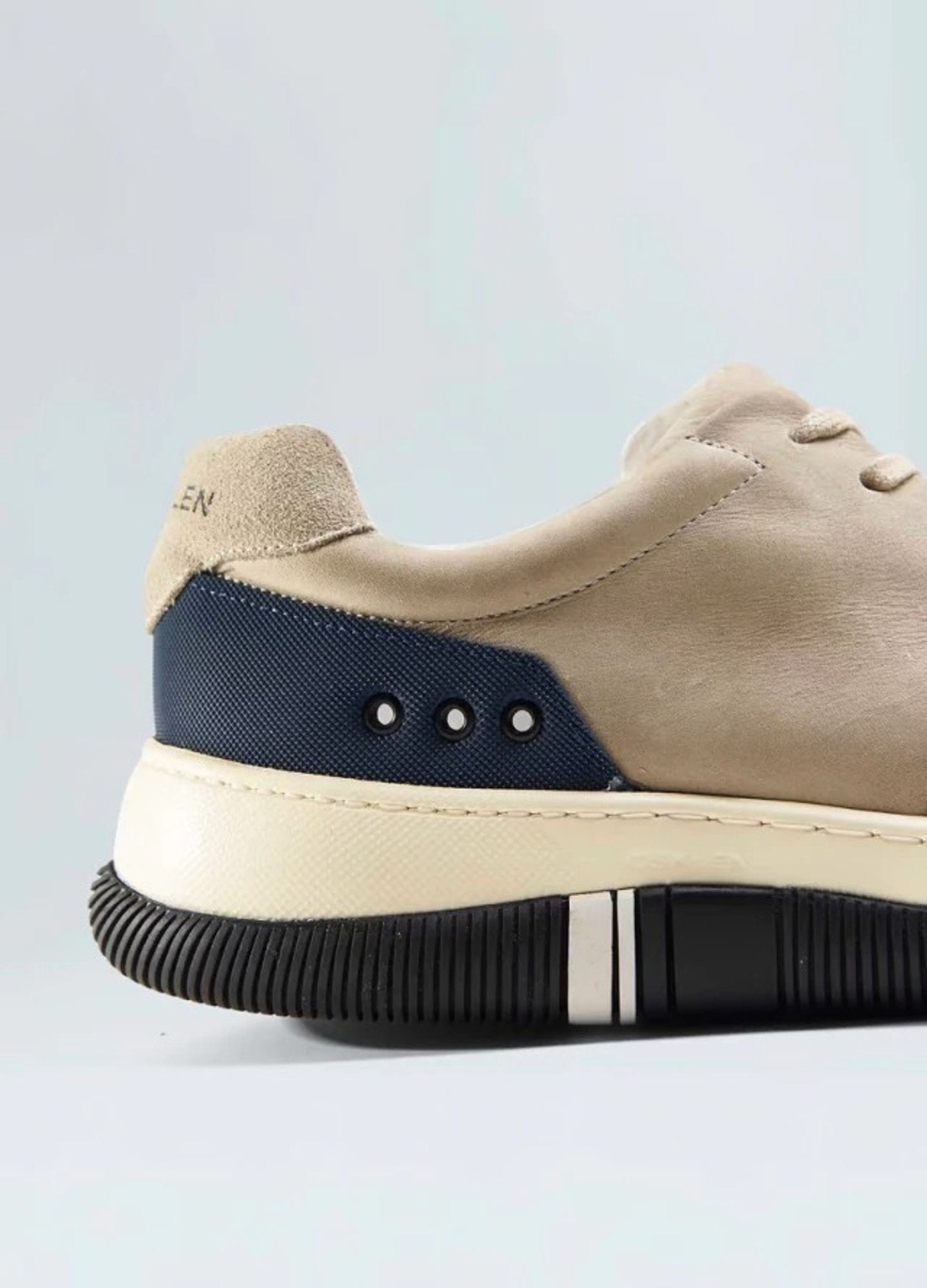 TENIS HYBRID LACES NOBUCK GELO