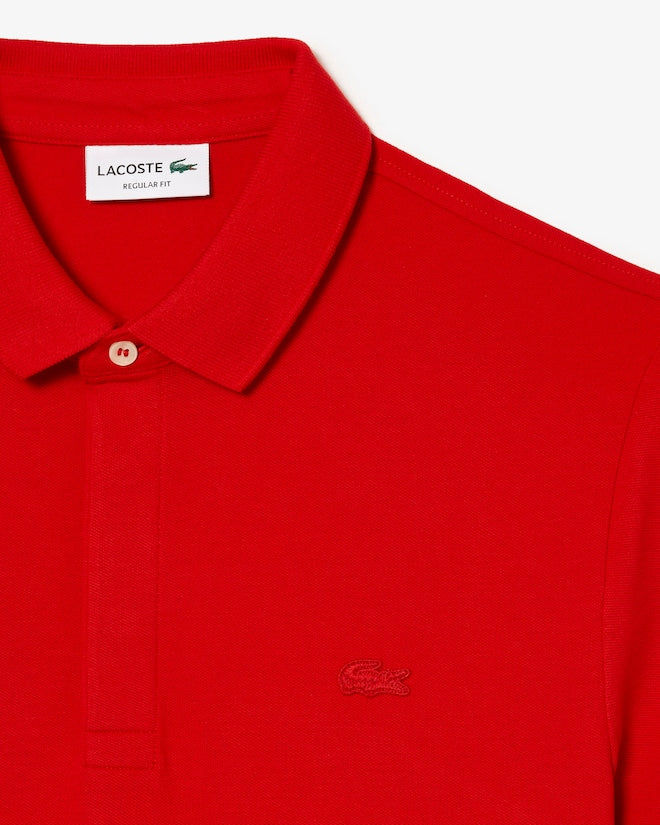 POLO LACOSTE REGULAR FIT PARIS EM PIQUÉ STRETCH -VERMELHO