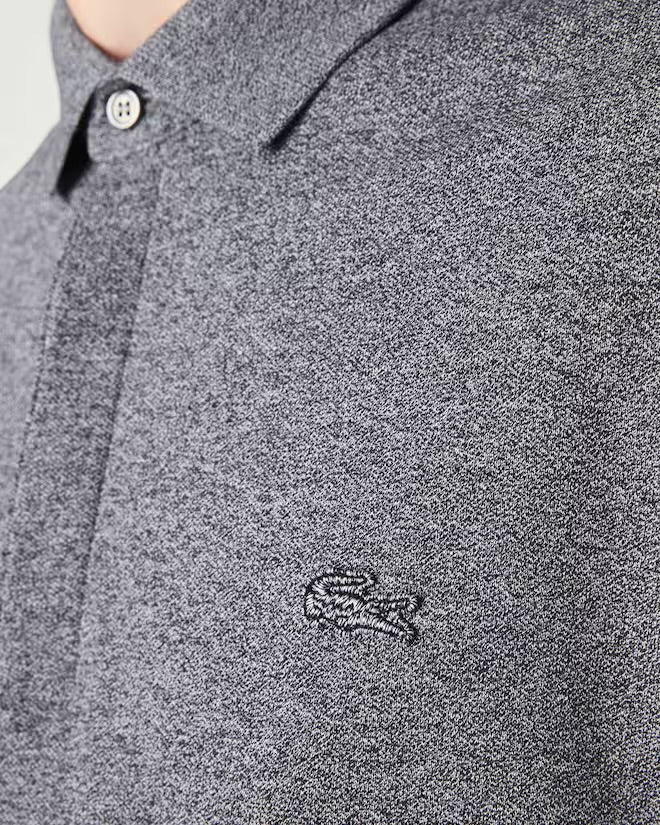 POLO LACOSTE PARIS EM ALGODÃO PIQUÉ COM STRETCH - CINZA