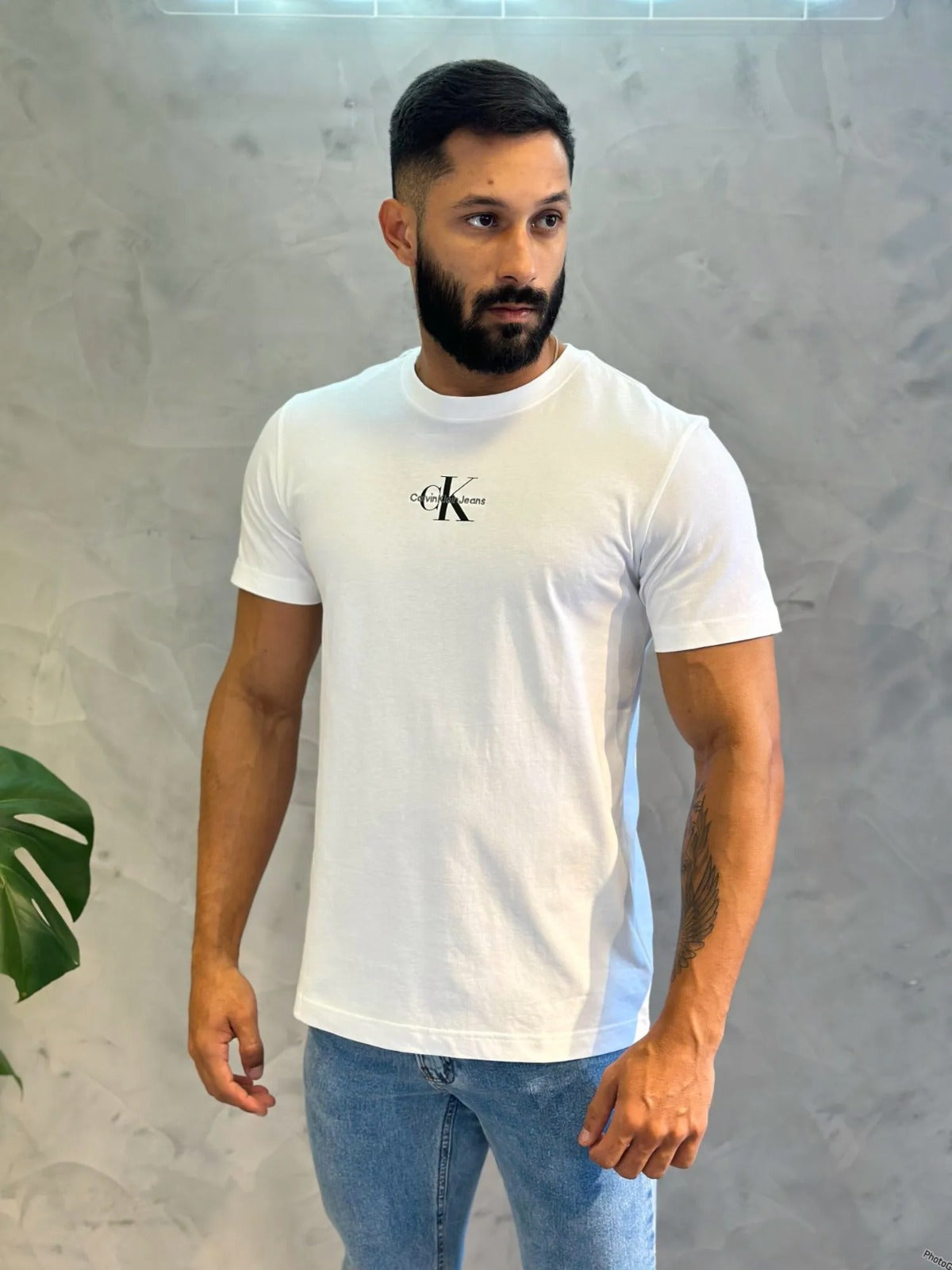 CAMISETA CALVIN KLEIN MONOLOGO PEITO BRANCO