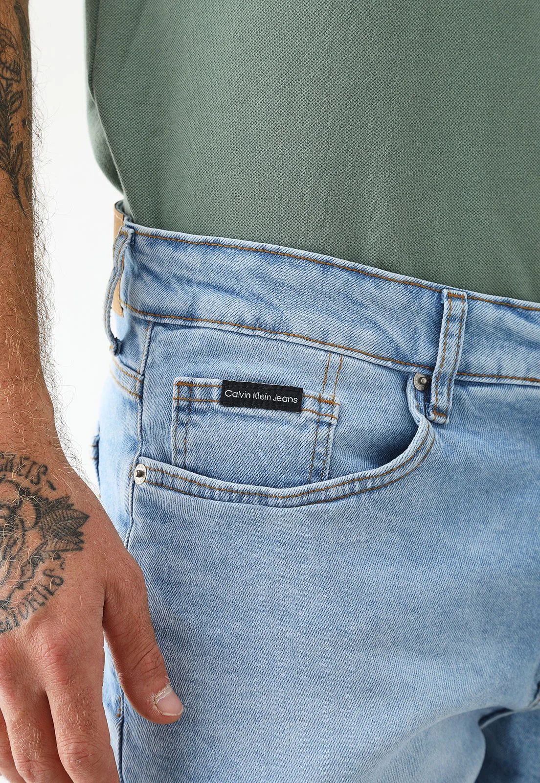 BERMUDA CALVIN KLEIN JEANS AZUL CLARO