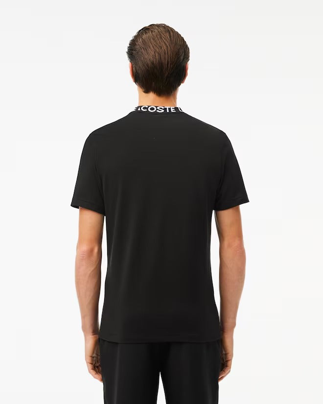 CAMISETA LACOSTE PIQUÉ ULTRALEVE COM GOLA JACQUARD E LOGOTIPO PRETA