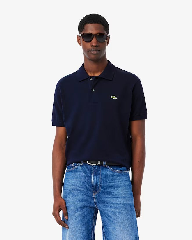POLO LACOSTE ORIGINAL L.12.12 EM PIQUÉ DE ALGODÃO