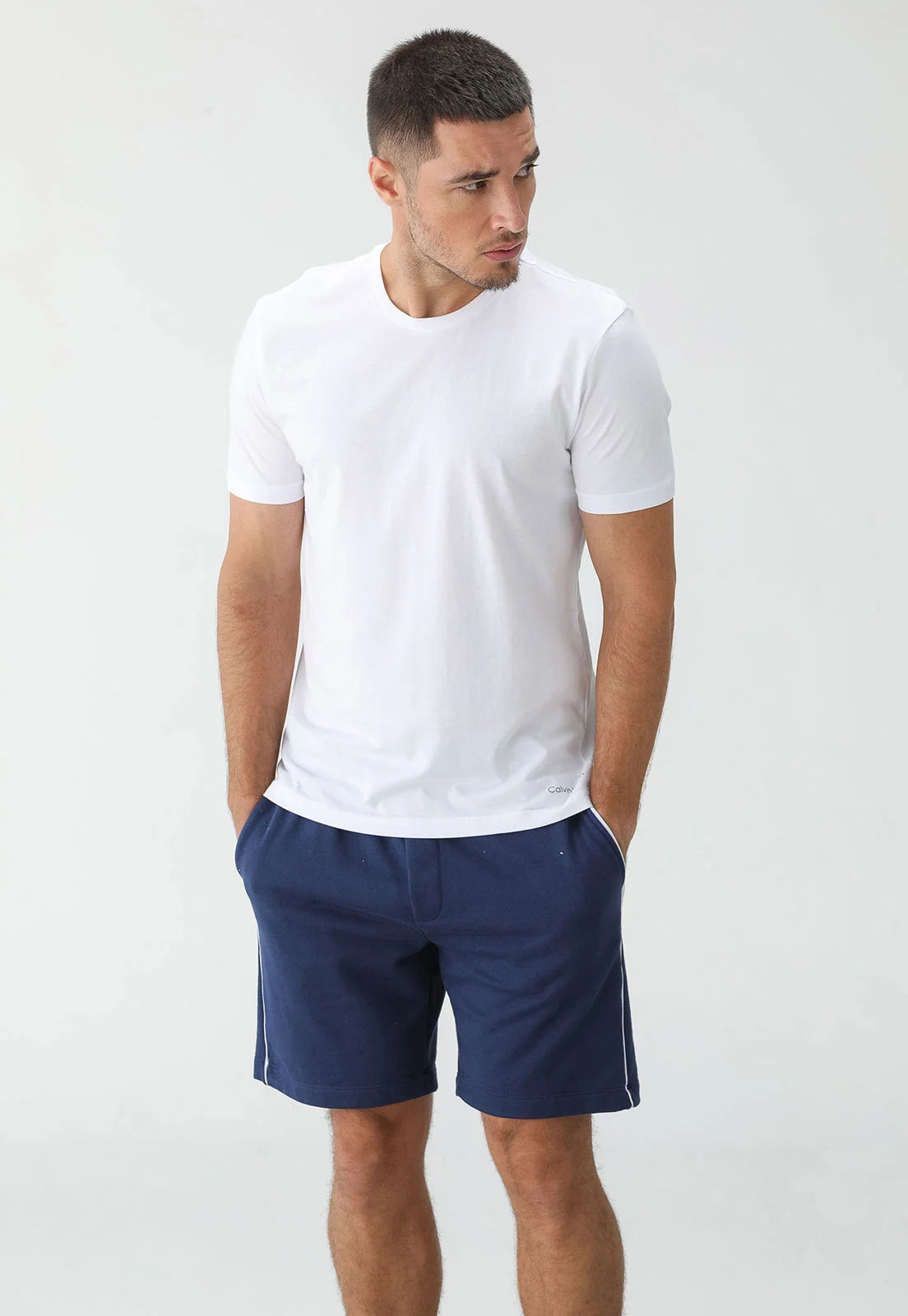 KIT CALVIN KLEIN 2 CAMISETAS BASICAS PRETO / BRANCO