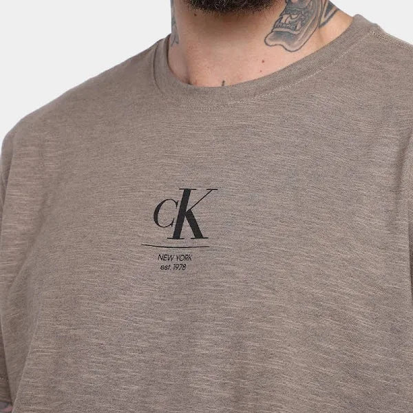 CAMISETA CALVIN KLEIN NEW YORK CAQUI CLARO